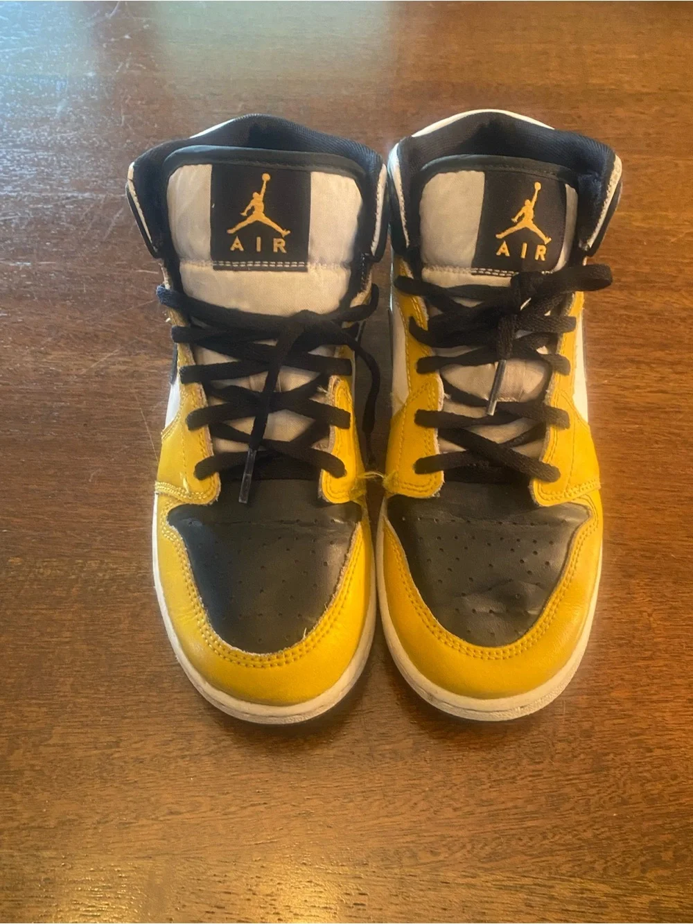 Air Jordan 1 Mid Yellow Black White Basketball sneakers  youth 5Y DQ8423-701 EUC